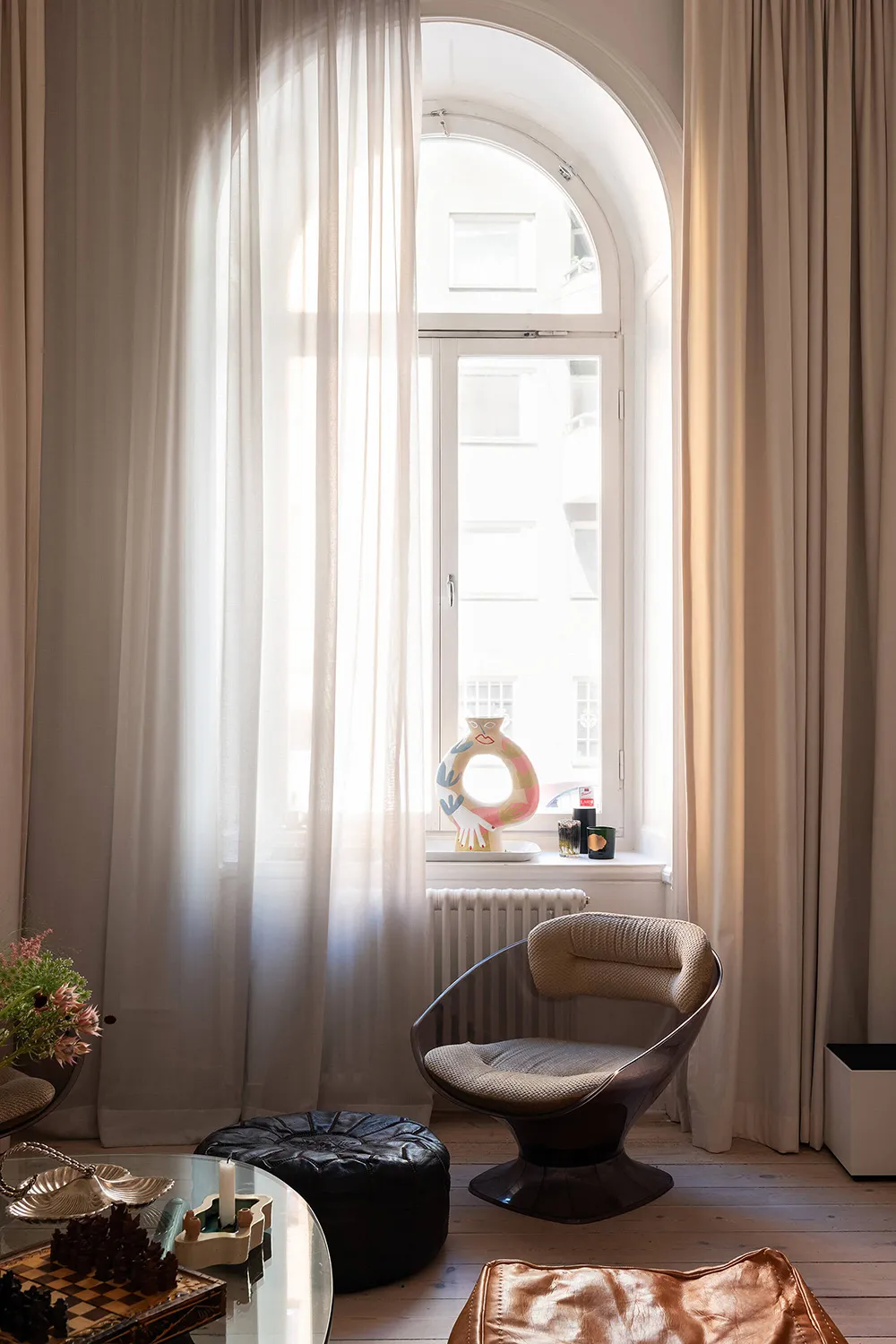 Творческі нотки в інтер'єрі квартири з високими стелями в Стокгольмі (60 кв. м) - Gallery image 11