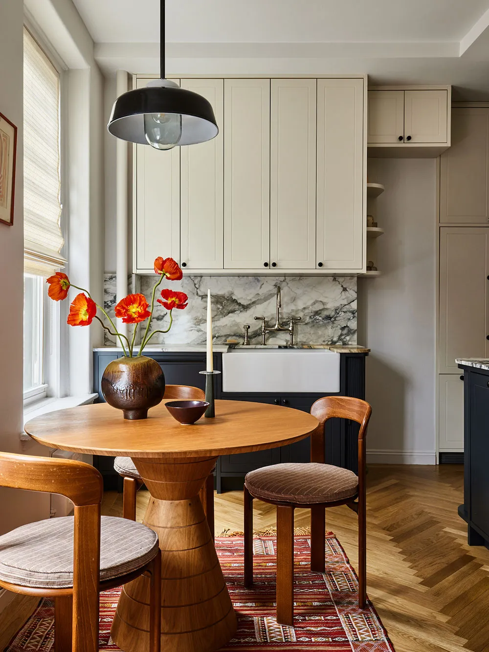 Légères notes parisiennes dans le design d'un appartement à Manhattan - Gallery image 1