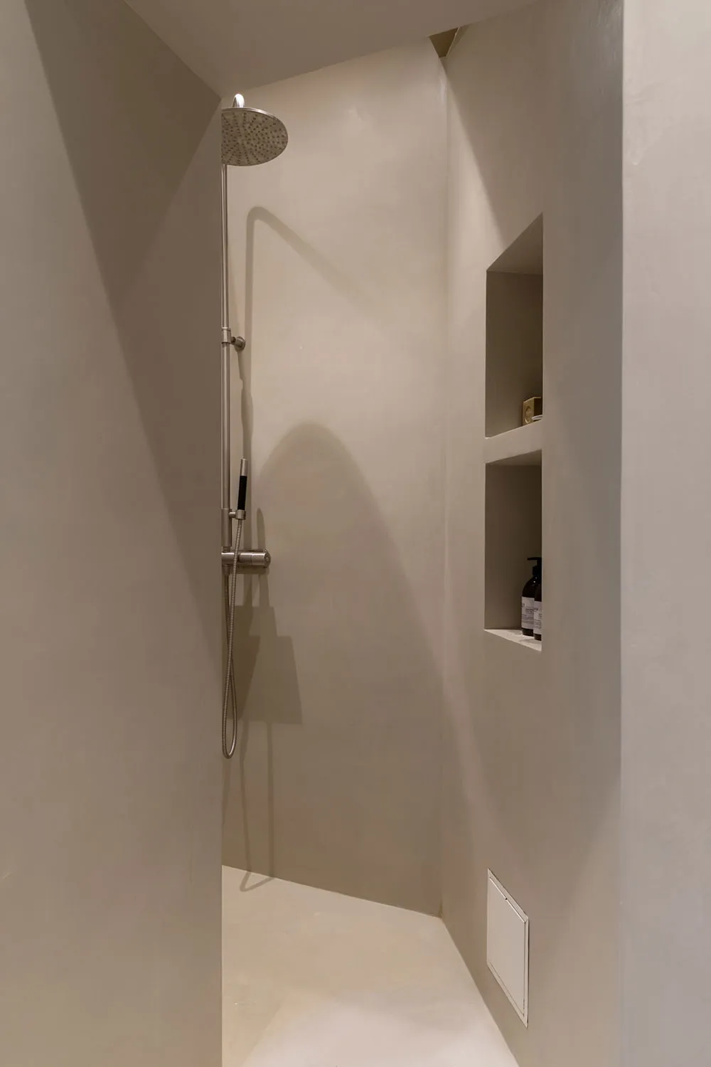 Stylowy nowoczesny apartament z ciepłymi akcentami w Stokholmii (83 m²) - Gallery image 27