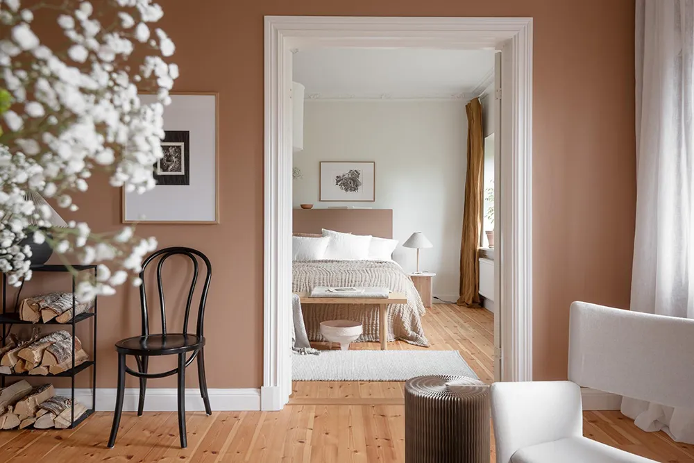 Salle de séjour en terre cuite et cuisine fraîche : appartement à Göteborg - Gallery image 14