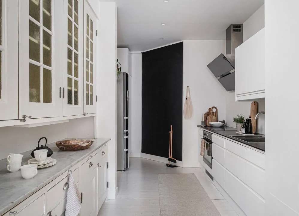 Ziegelsteinwand als Hauptakzent im Design einer Wohnung in Schweden - Gallery image 7