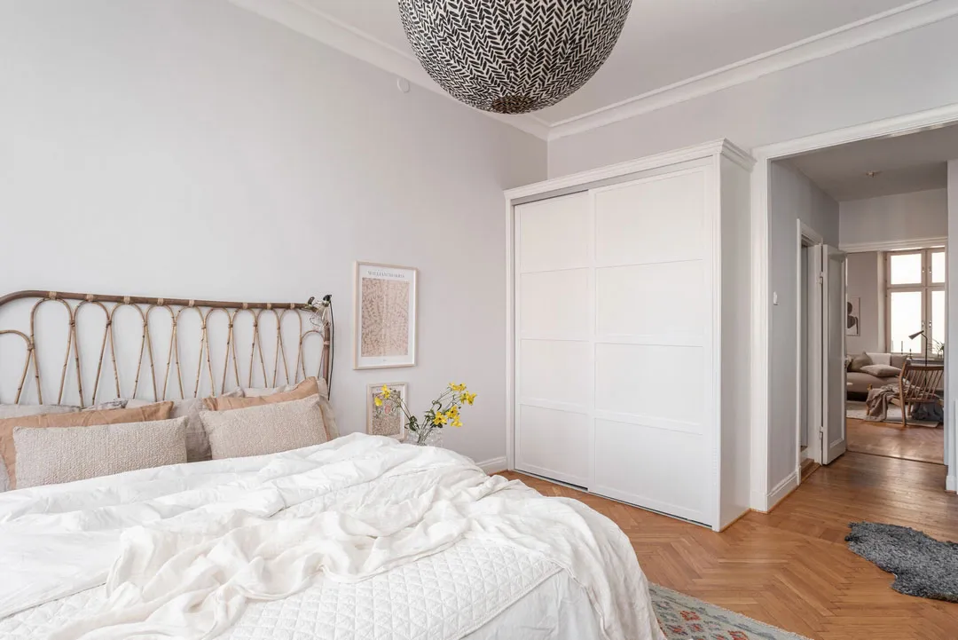 Ziegelsteinwand als Hauptakzent im Design einer Wohnung in Schweden - Gallery image 18