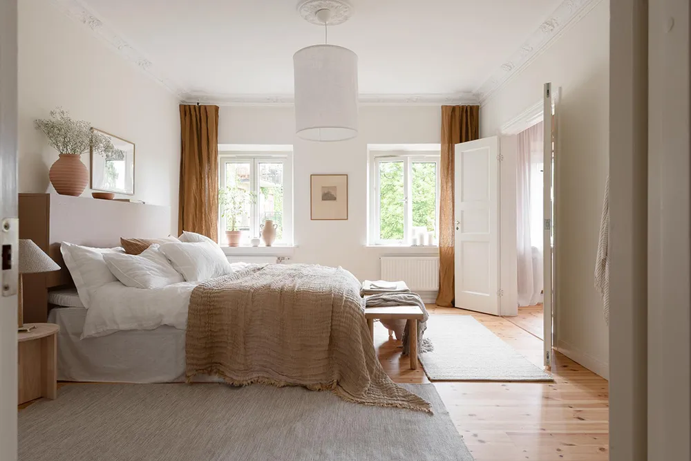 Salle de séjour en terre cuite et cuisine fraîche : appartement à Göteborg - Gallery image 4