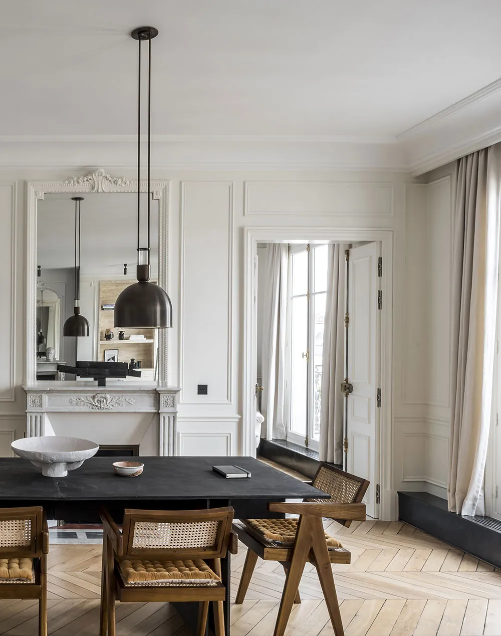 Piękno naturalnego kamienia w eleganckim apartamencie w Paryżu - Gallery image 1