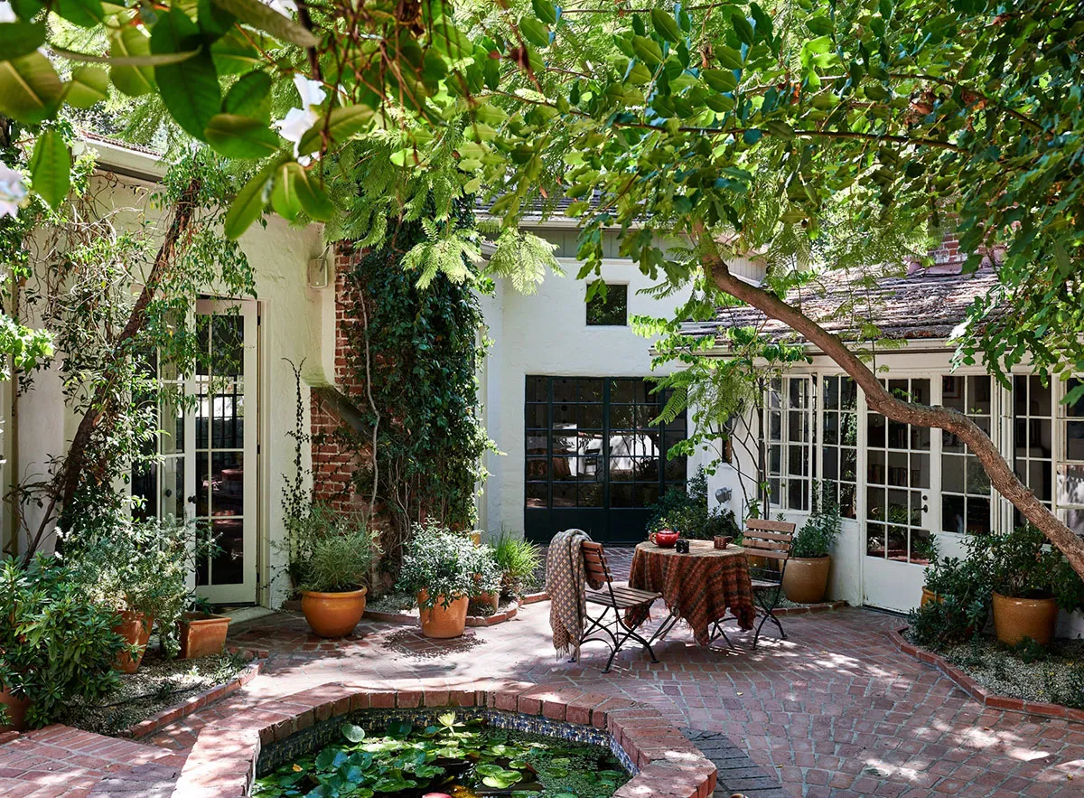 Уютная одноэтажная вилла с балками и винтажной мебелью - Gallery image 1