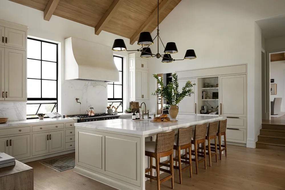 Безупречность натурального дизайна в новом проекте Studio McGee - Gallery image 12