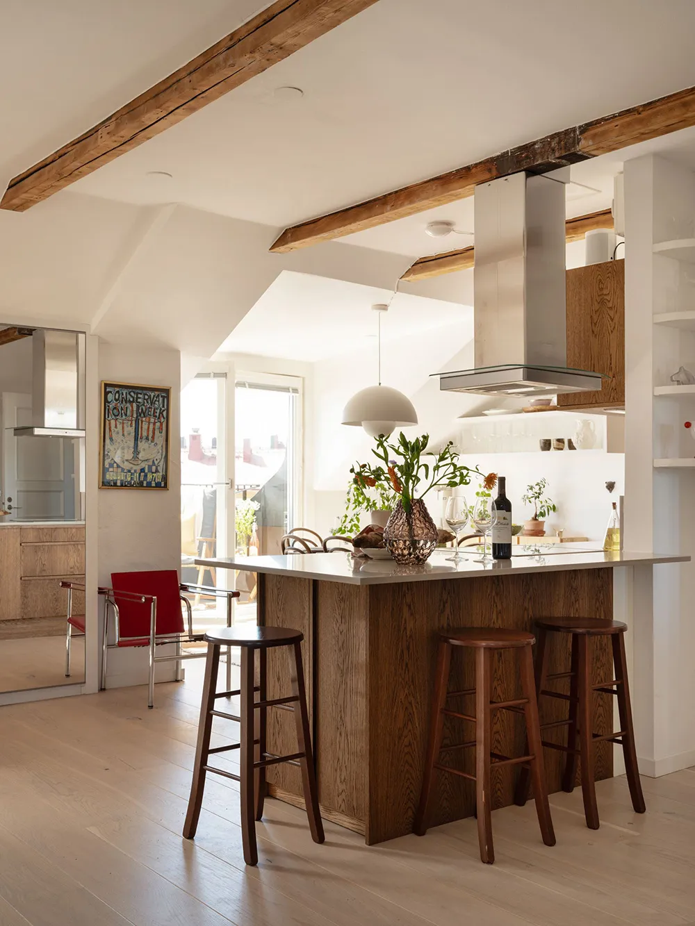 Cozy Apartment Under the Roof with Fantastic Views of Stockholm Roofs (80 sqm) - Gallery image 10