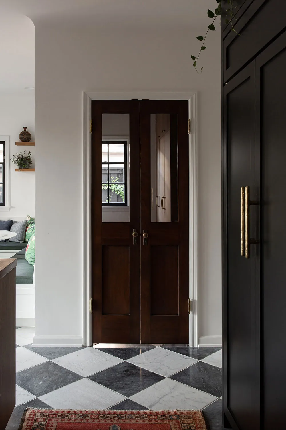 Калифорнийский интерьер, вдохновлённый средиземноморским дизайном - Gallery image 21