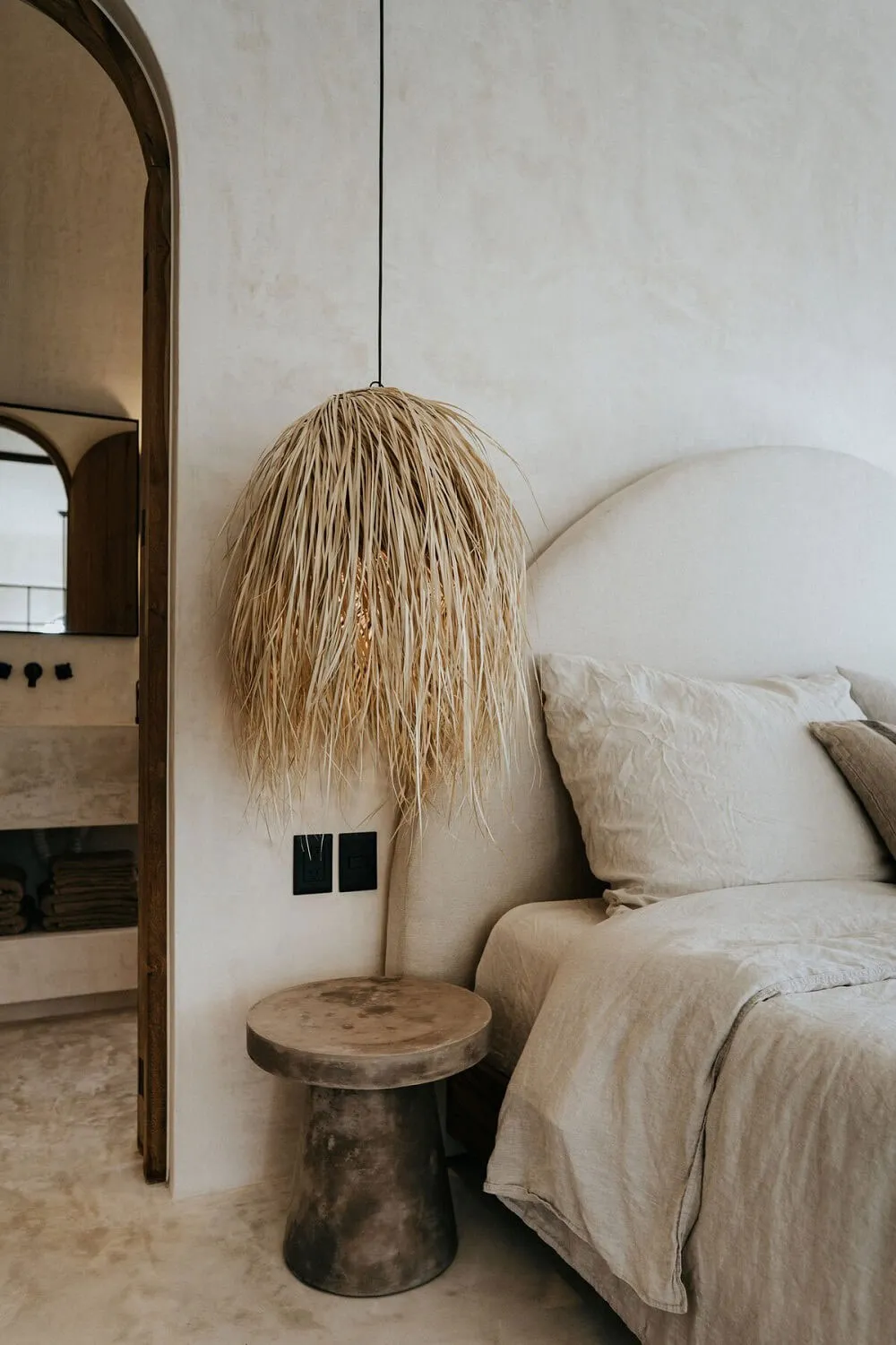 Windows Like Those in a New York Loft: Impressive Jungle Resort House - Gallery image 18