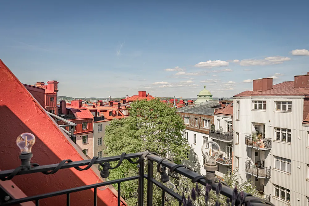 Luz de mansarda en Geteborg que parece más grande de lo que realmente es (45 m²) - Gallery image 18