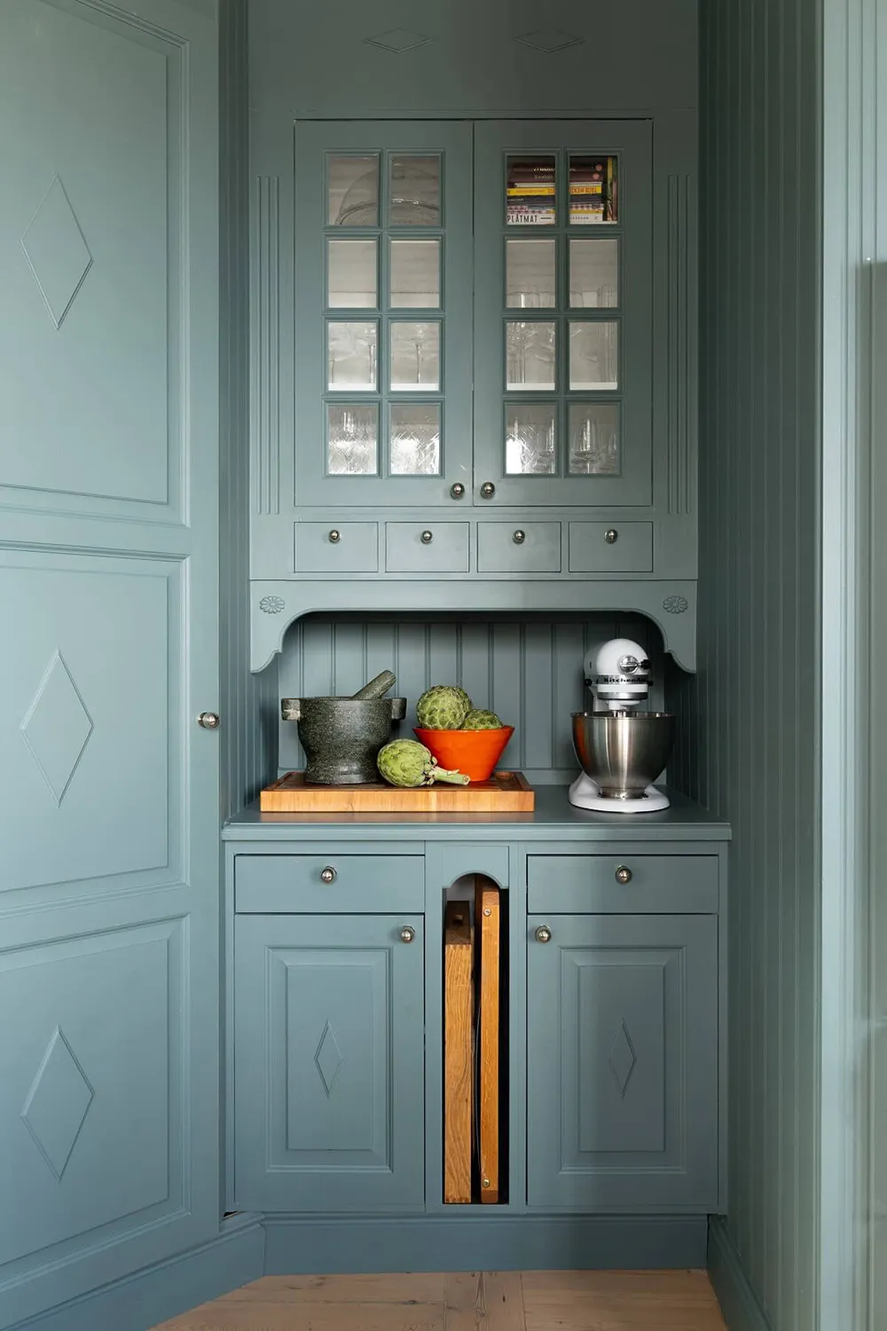 Stylowe odcienie w дизайnie tradycyjnej乡村 wиллы przy jeziorze w Szwecji - Gallery image 6