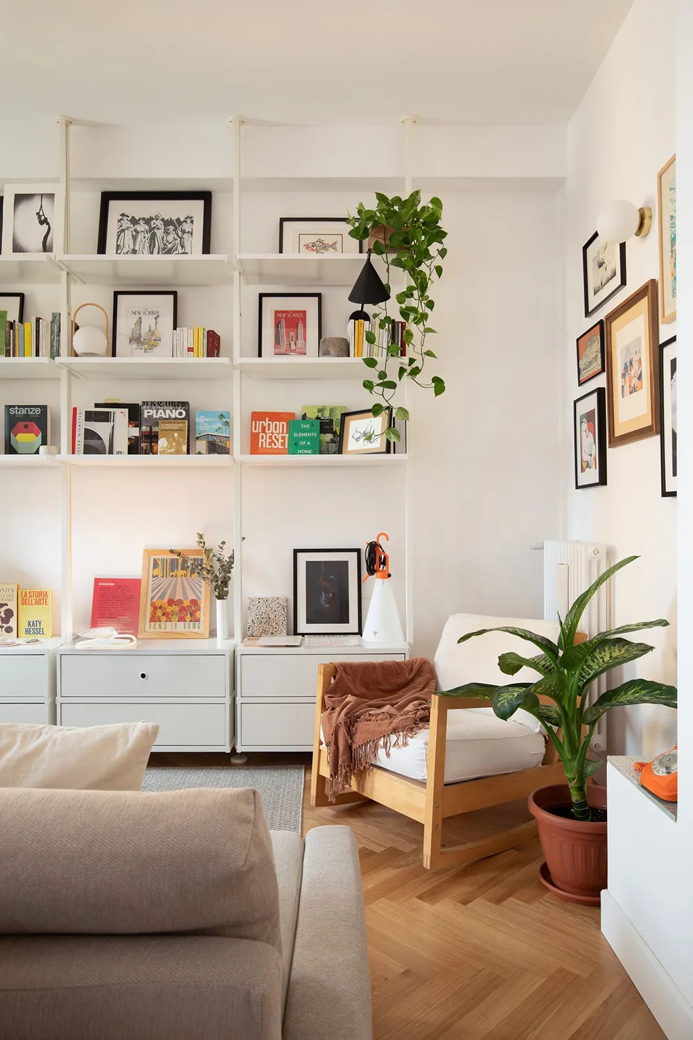 De una antigua y pequeña vivienda a un espacio moderno y luminoso: apartamento de diseñador en Roma (65 m²) - Gallery image 1