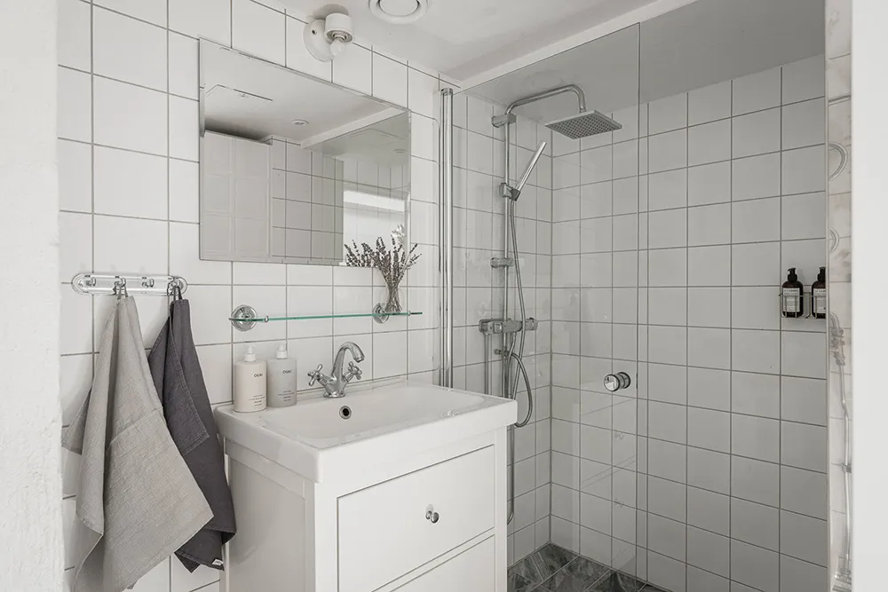 Luz de mansarda en Geteborg que parece más grande de lo que realmente es (45 m²) - Gallery image 22