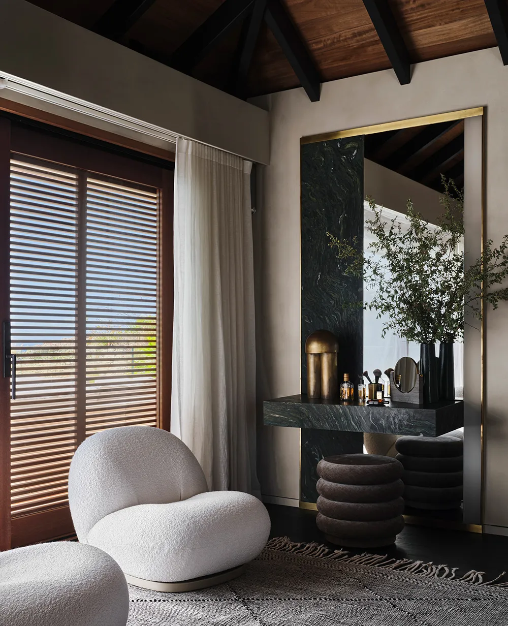 Dramatic Design with Black Accents on a Caribbean Island - Gallery image 13