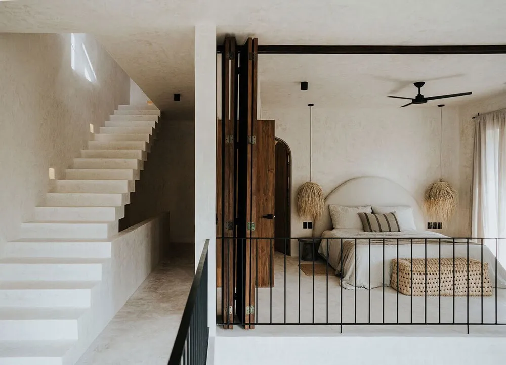 Windows Like Those in a New York Loft: Impressive Jungle Resort House - Gallery image 11