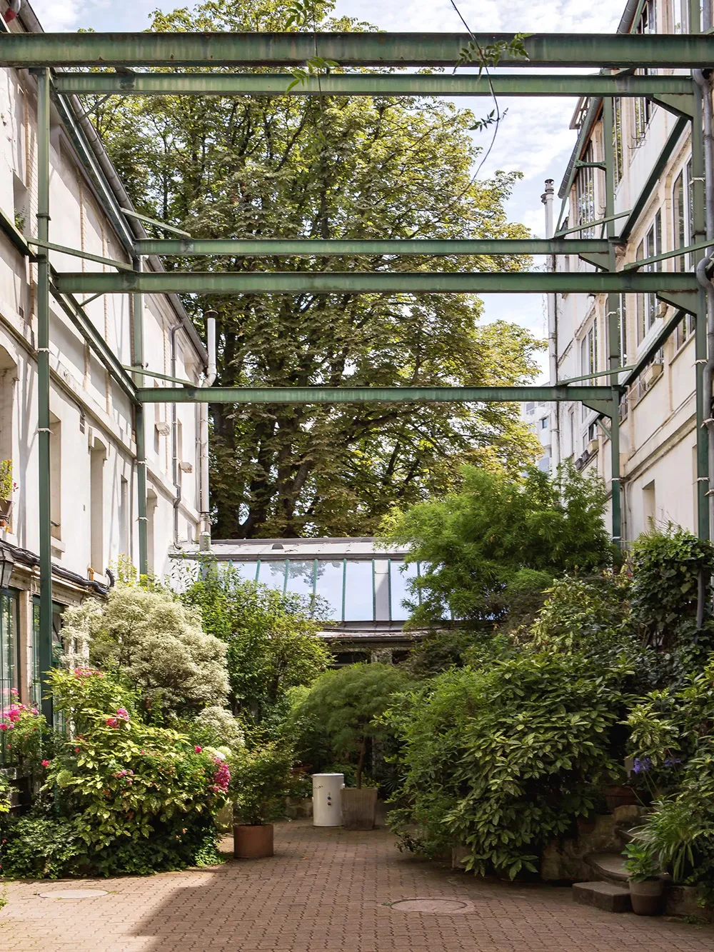 Petite appartement avec plafond vitré à Paris (40 m²) - Gallery image 17