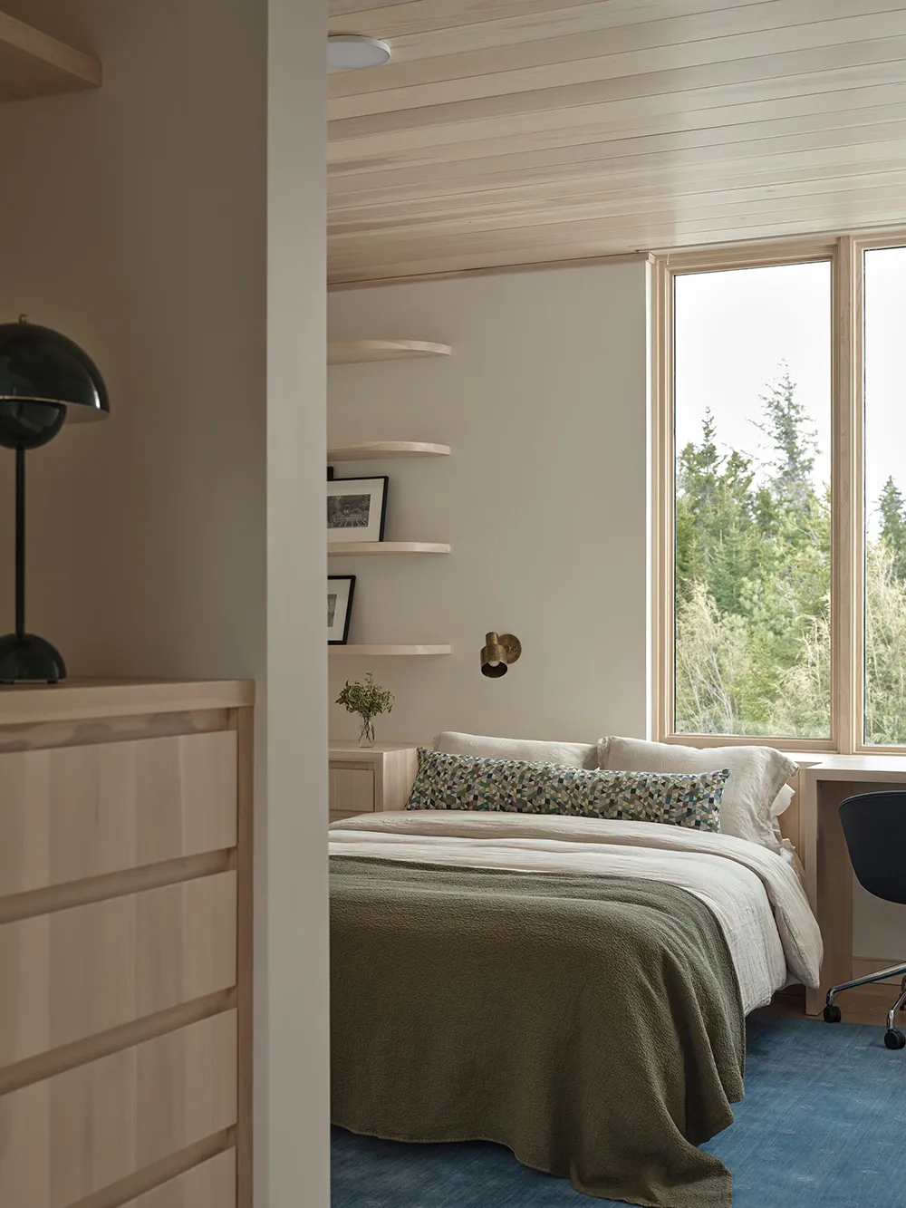 Современный дом на горнолыжном курорте с уютными интерьерами - Gallery image 17