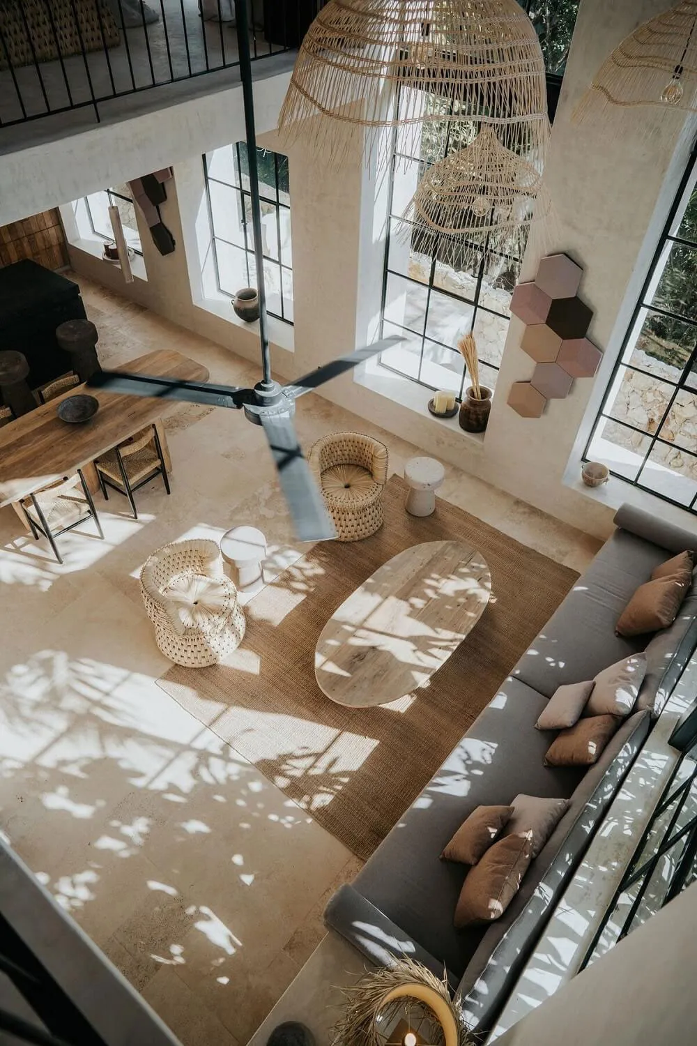 Windows Like Those in a New York Loft: Impressive Jungle Resort House - Gallery image 3