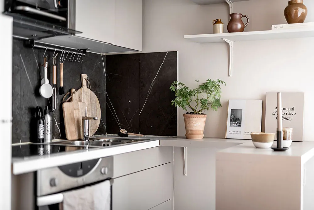 Kleine skandinavische Wohnung in einer schönen, gedämpften Farbpalette (37 qm) - Gallery image 18