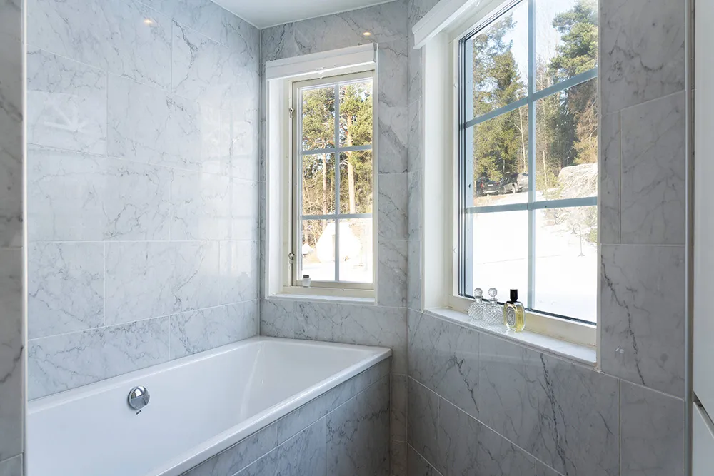 Villa blanca junto al lago en Suecia con su propio muelle - Gallery image 28