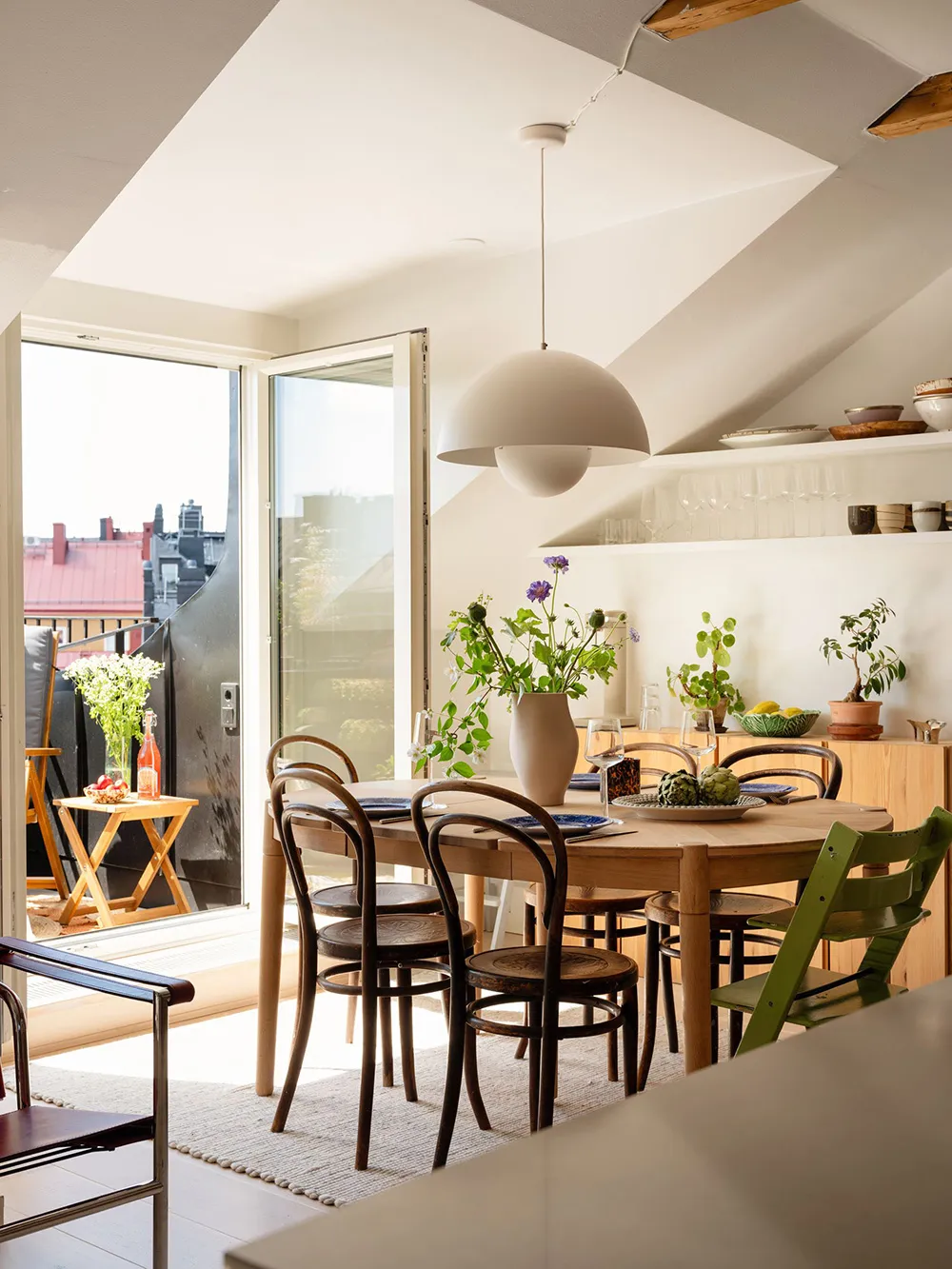 Cozy Apartment Under the Roof with Fantastic Views of Stockholm Roofs (80 sqm) - Gallery image 1