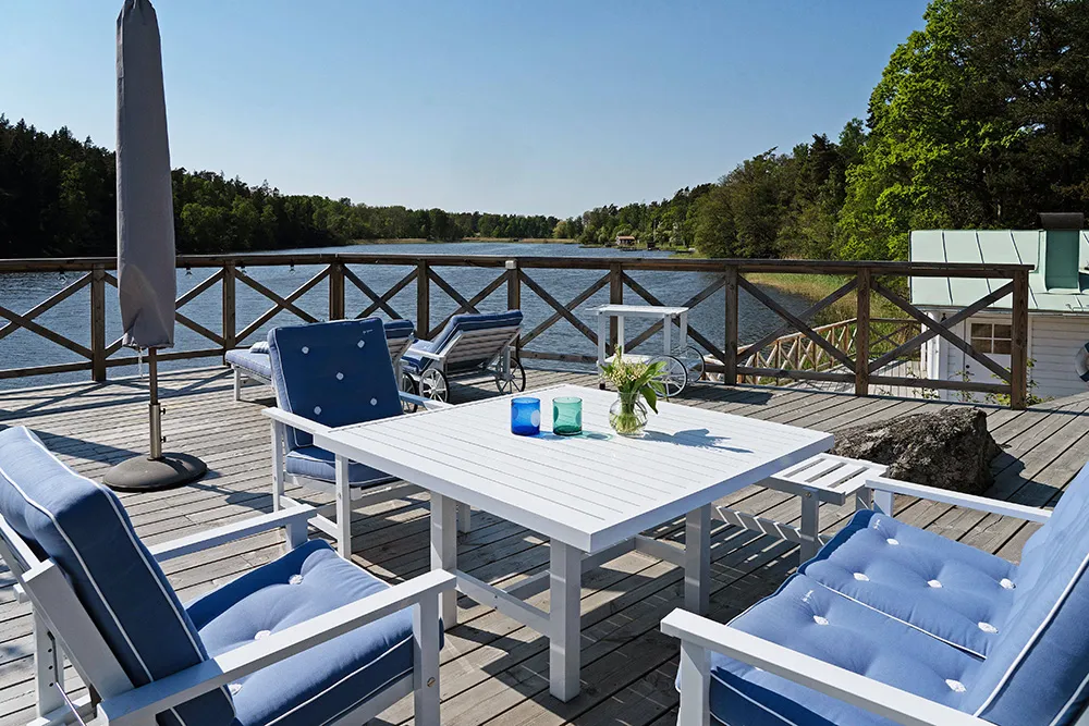 Villa blanca junto al lago en Suecia con su propio muelle - Gallery image 14