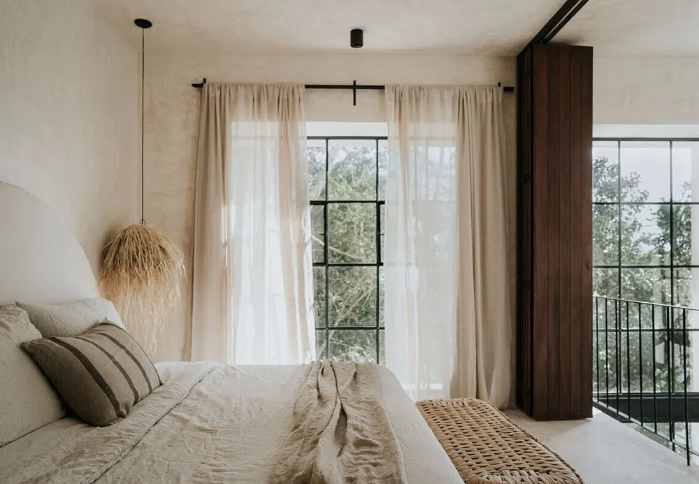 Windows Like Those in a New York Loft: Impressive Jungle Resort House - Gallery image 13