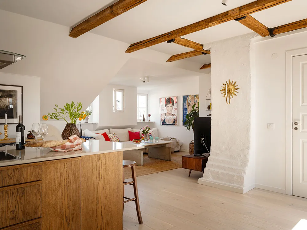 Cozy Apartment Under the Roof with Fantastic Views of Stockholm Roofs (80 sqm) - Gallery image 11