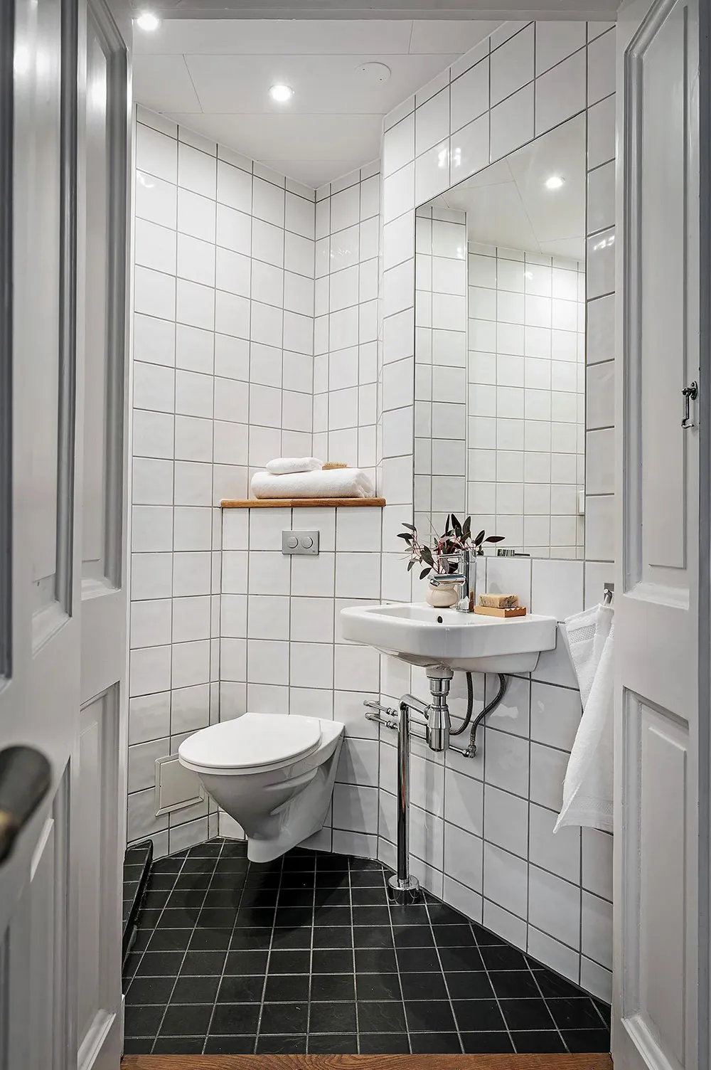 Мягкий декор и фрагменты кирпичной стены на кухне: небольшая квартира в Гетеборге (46 кв. м) - Gallery image 21