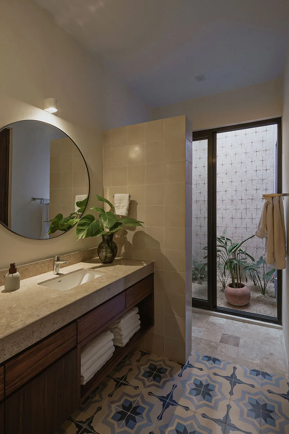 Purple Villa with Pool in Mexico - Gallery image 23