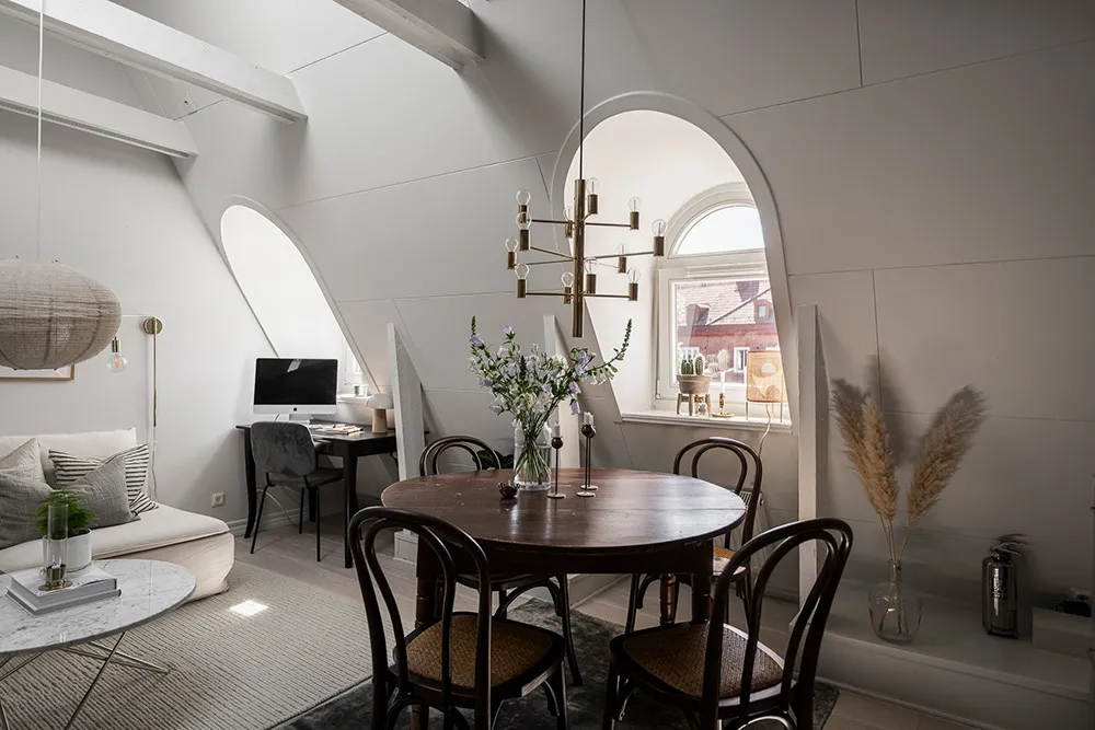 Luz de mansarda en Geteborg que parece más grande de lo que realmente es (45 m²) - Gallery image 8