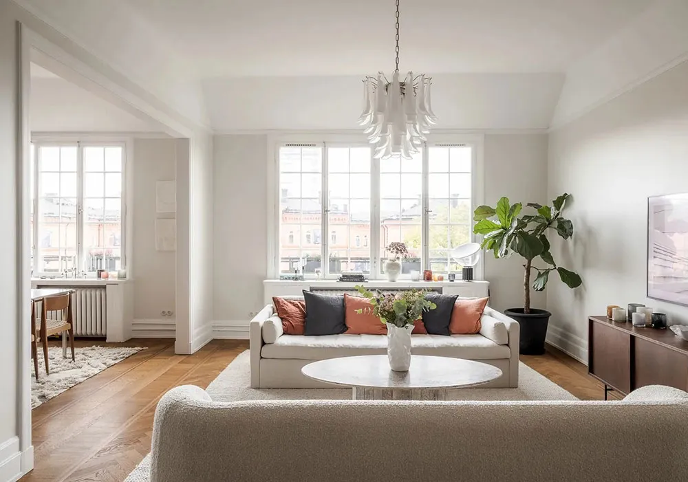 Duże okna i ciepły nowoczesny design: mieszkanie w Stokholmie - Gallery image 9