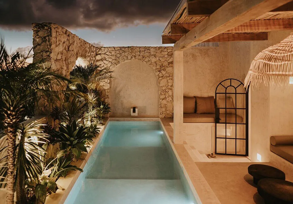 Windows Like Those in a New York Loft: Impressive Jungle Resort House - Gallery image 29