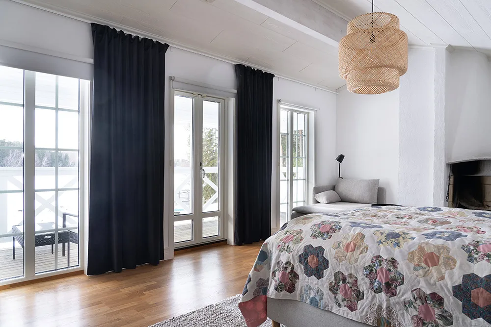 Villa blanca junto al lago en Suecia con su propio muelle - Gallery image 25