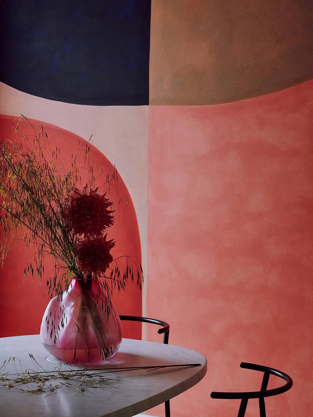 Буйство красок и цветов в портфолио декоратора из Лондона Оливии Грегори - Gallery image 19