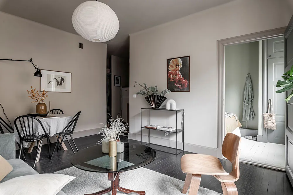 Kleine skandinavische Wohnung in einer schönen, gedämpften Farbpalette (37 qm) - Gallery image 3