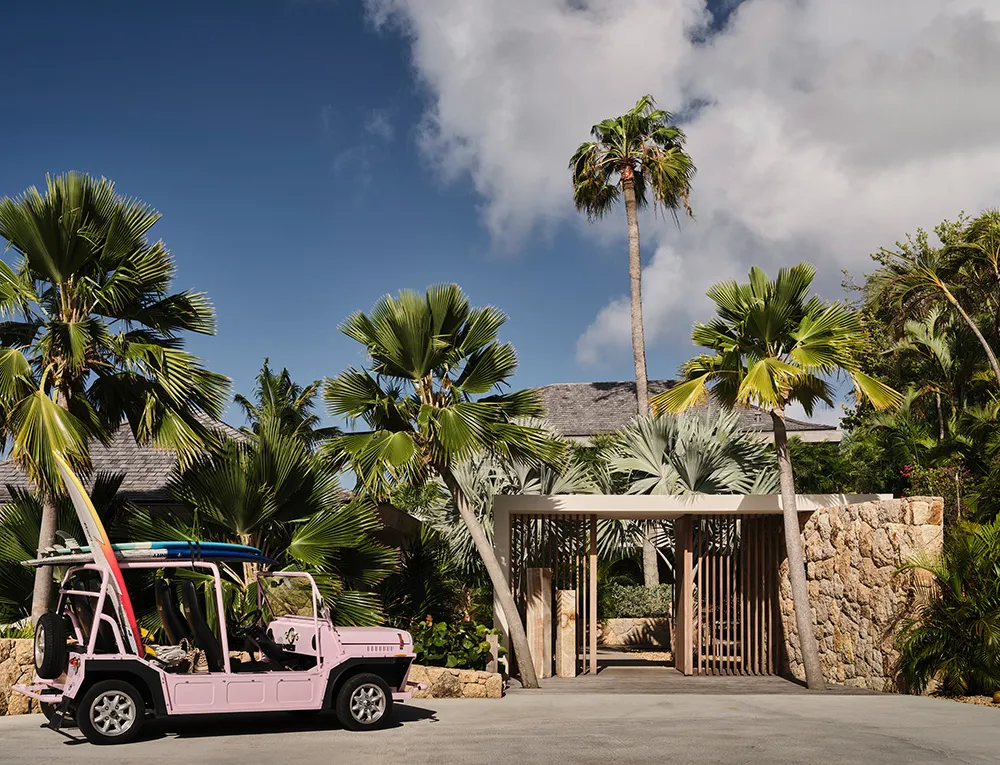 Dramatic Design with Black Accents on a Caribbean Island - Gallery image 2