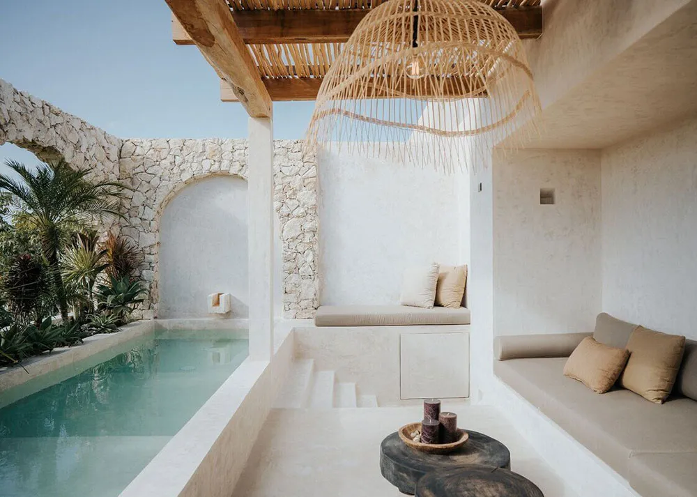 Windows Like Those in a New York Loft: Impressive Jungle Resort House - Gallery image 28