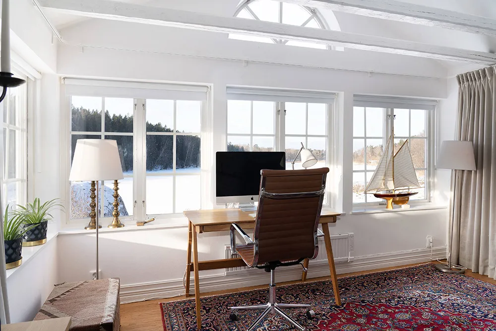 Villa blanca junto al lago en Suecia con su propio muelle - Gallery image 21