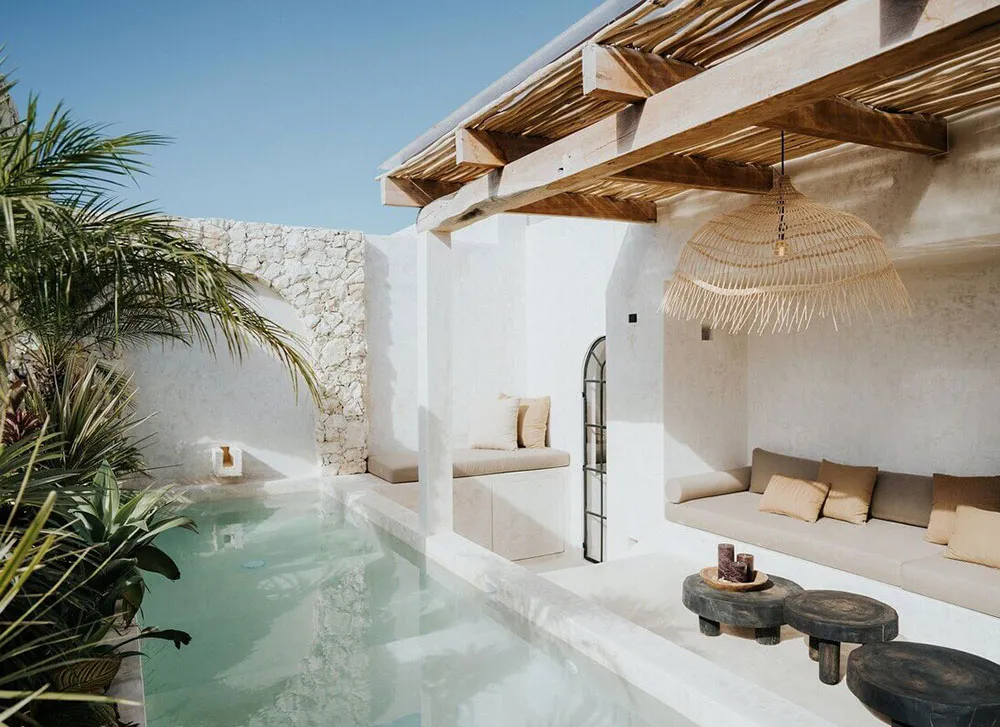 Windows Like Those in a New York Loft: Impressive Jungle Resort House - Gallery image 24