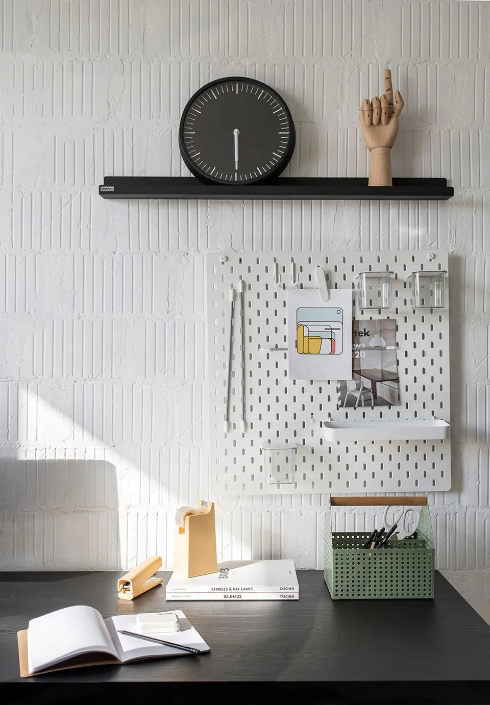 Stylowy czarno-biały interior z zielonymi akcentami dla młodej rodziny w Kijowie (69 m²) - Gallery image 11