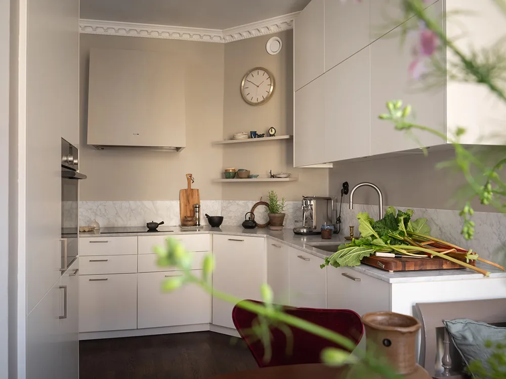 Бежеві стіни, яскравий декор і темна спальня: квартира в Гетеборзі (68 кв. м) - Gallery image 8