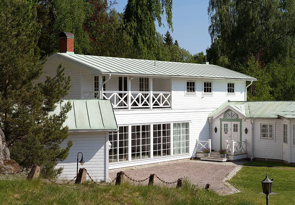 Villa blanca junto al lago en Suecia con su propio muelle - Gallery image 6