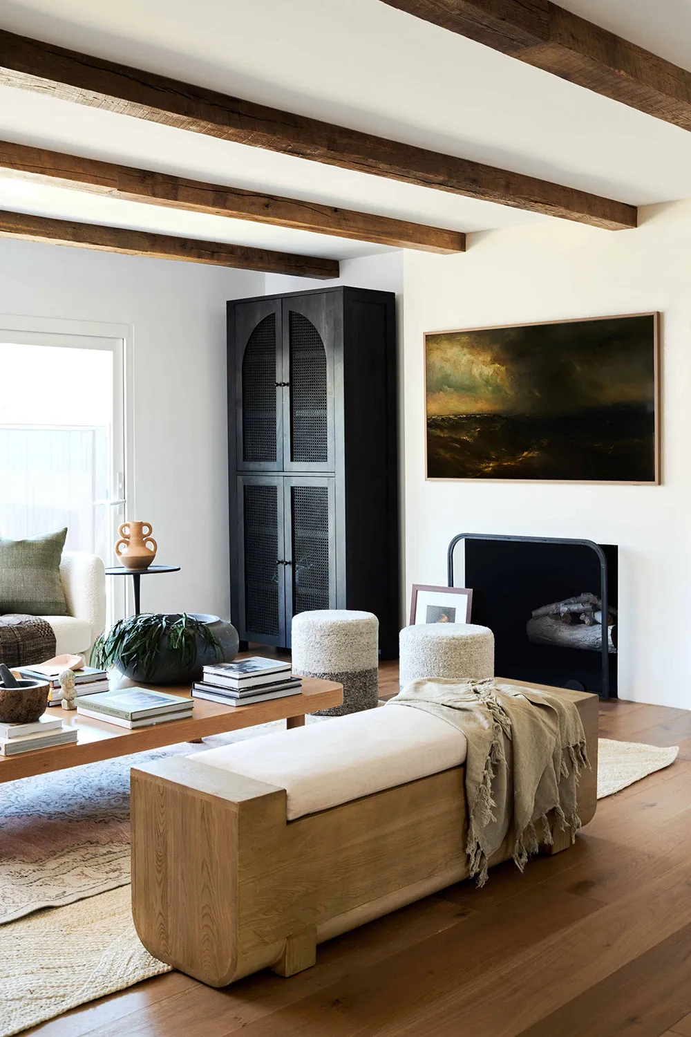 Schwarze Wände und helles Möbel: Mutiger, aber gemütlicher Interieur in Los Angeles - Gallery image 21