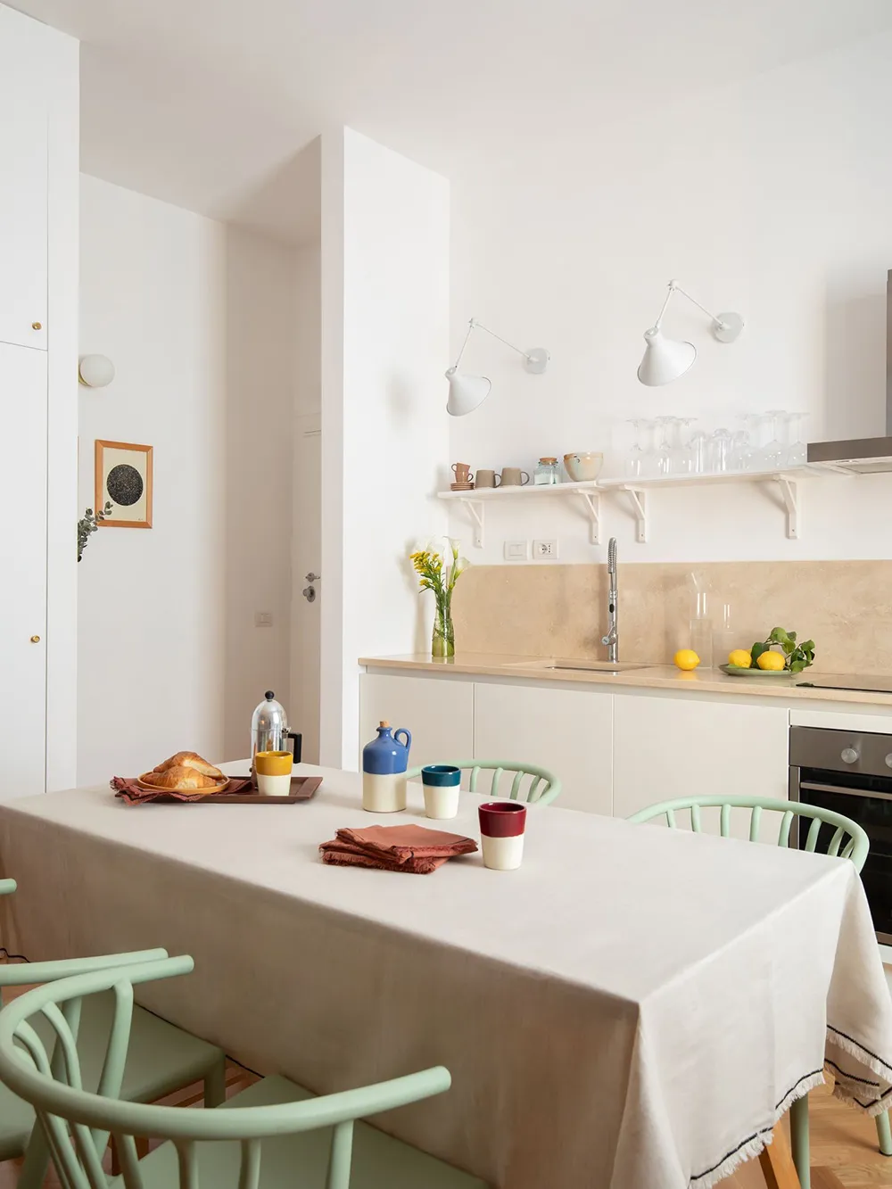 De una antigua y pequeña vivienda a un espacio moderno y luminoso: apartamento de diseñador en Roma (65 m²) - Gallery image 3