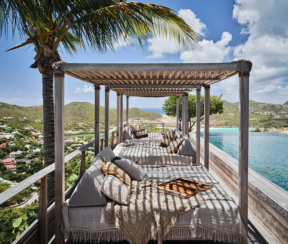 Dramatic Design with Black Accents on a Caribbean Island - Gallery image 17