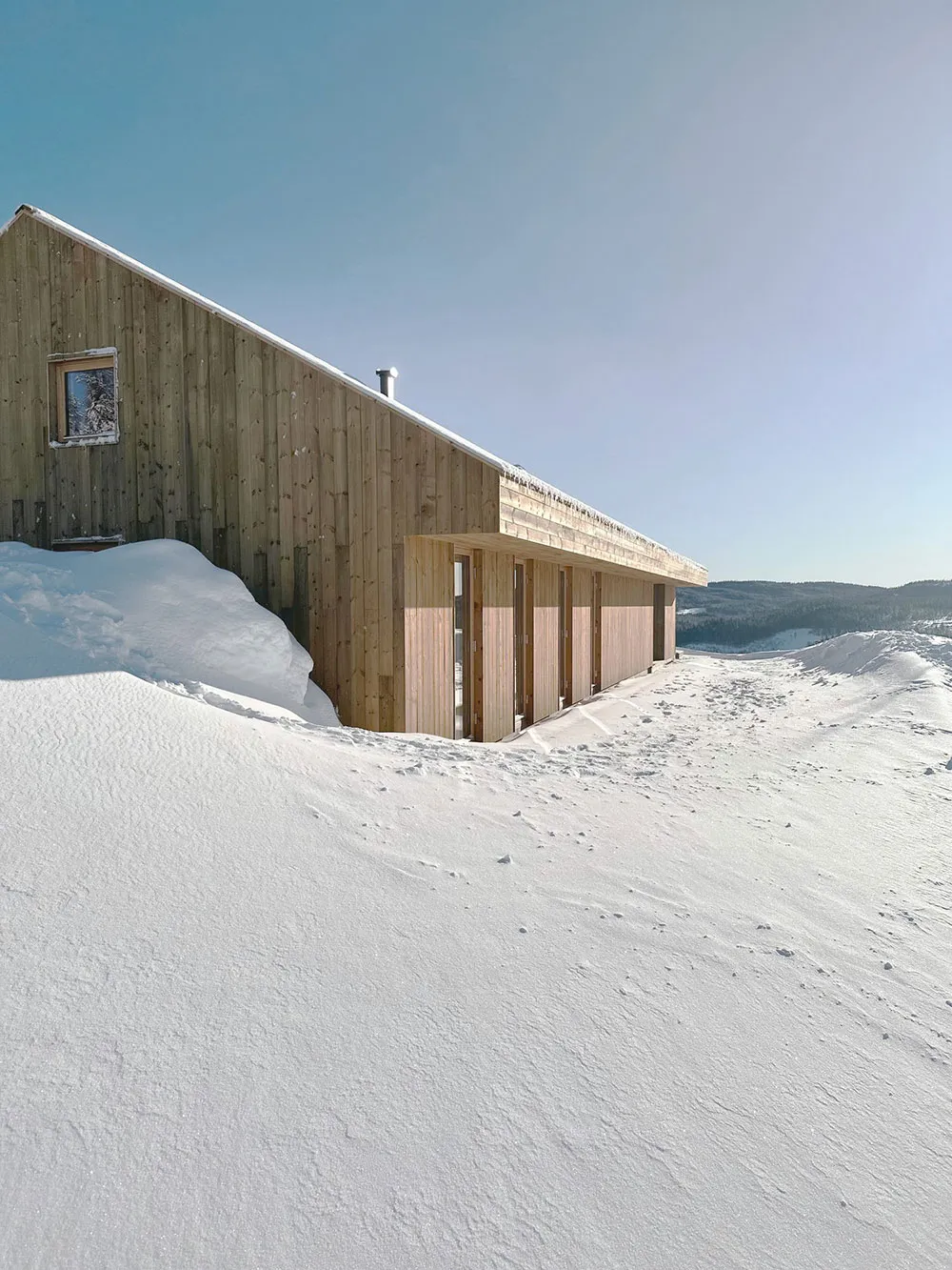 Wooden Minimalism Against the Background of Snow-Capped Mountains: House in Norway - Gallery image 18