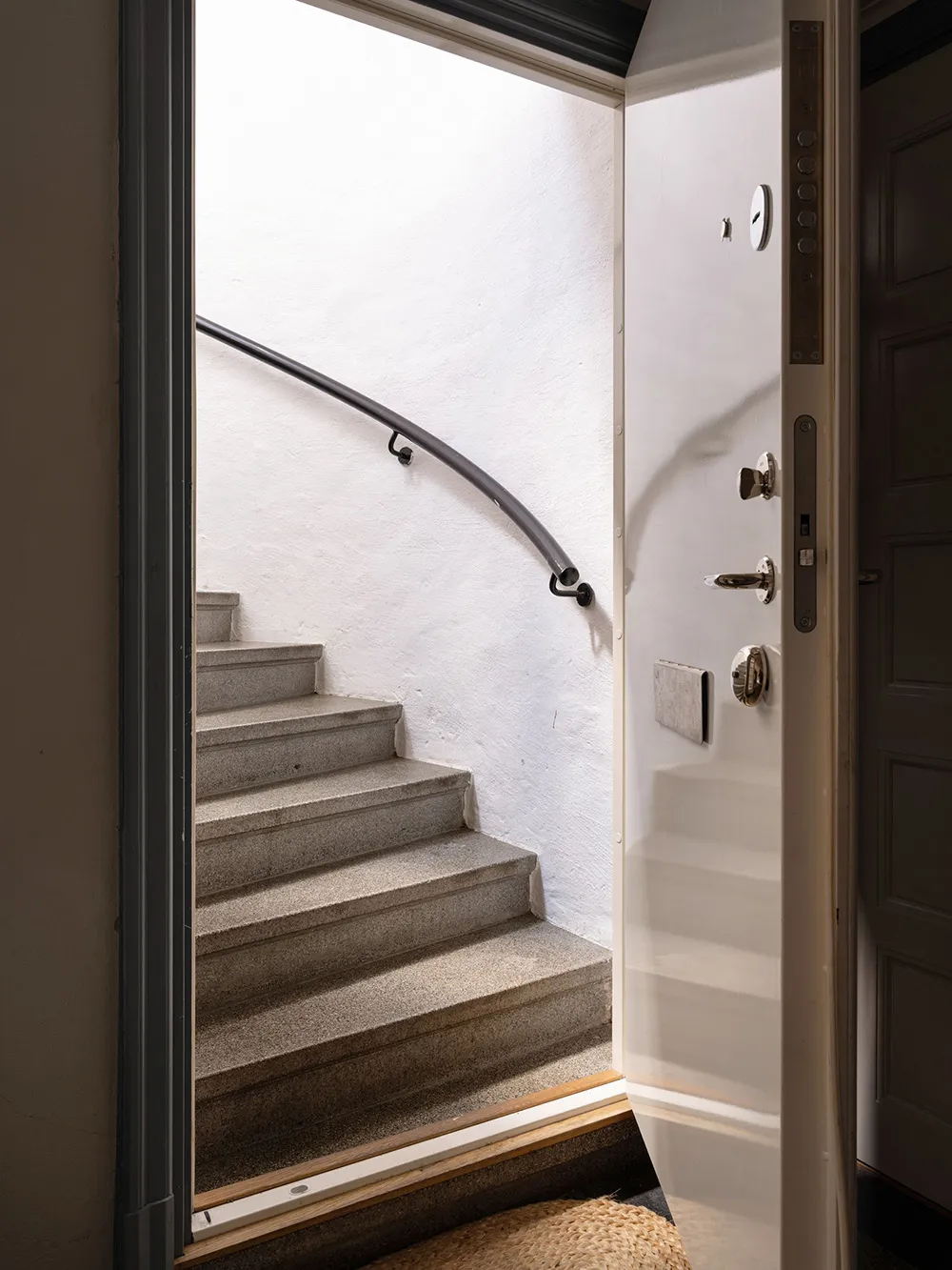 Cozy Apartment Under the Roof with Fantastic Views of Stockholm Roofs (80 sqm) - Gallery image 27