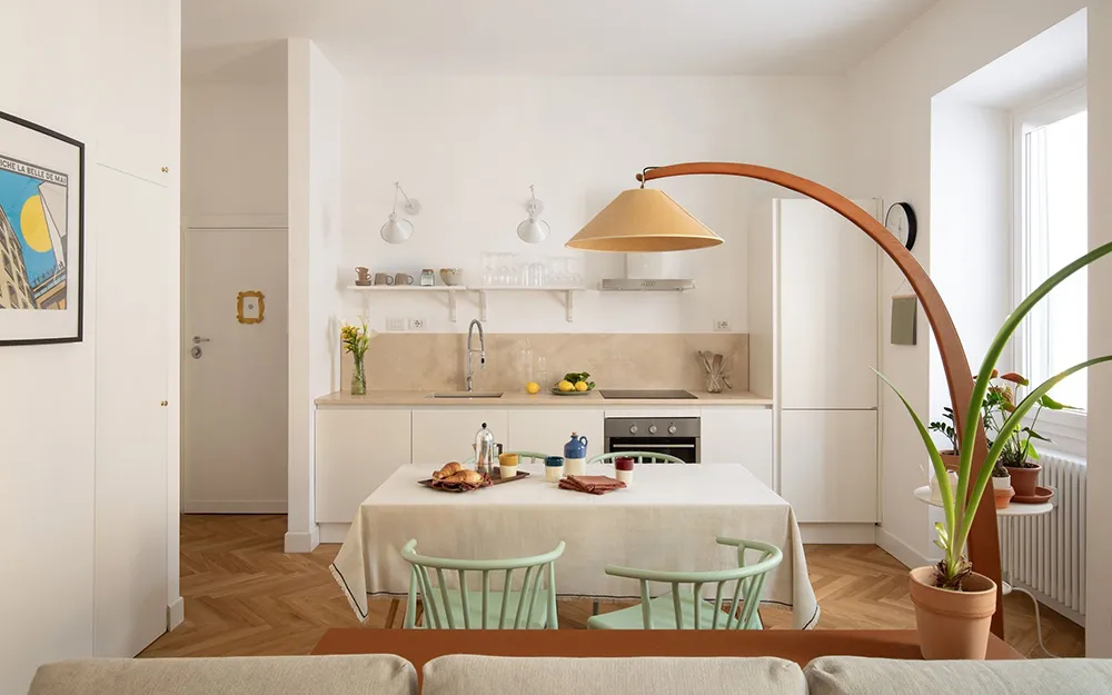De una antigua y pequeña vivienda a un espacio moderno y luminoso: apartamento de diseñador en Roma (65 m²) - Gallery image 2