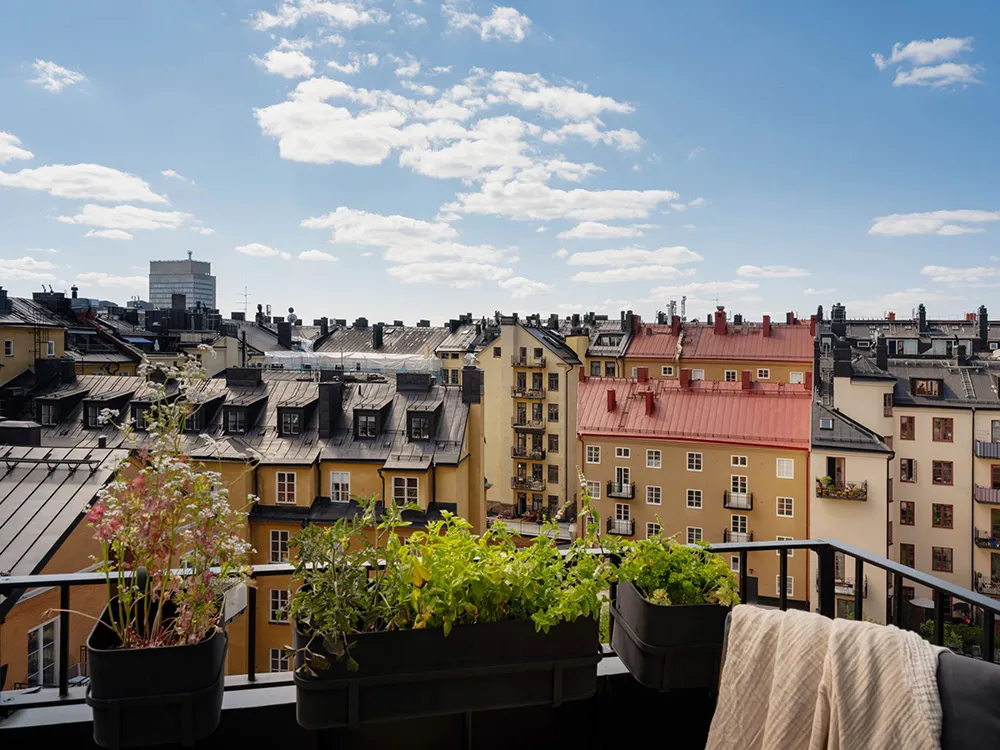 Cozy Apartment Under the Roof with Fantastic Views of Stockholm Roofs (80 sqm) - Gallery image 4